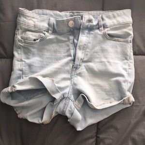 H&M high wasted light wash jean shorts